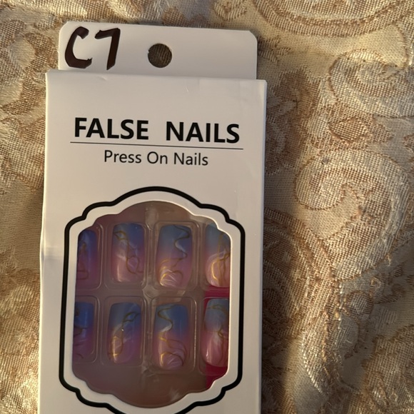 Press on nails - Picture 17 of 17